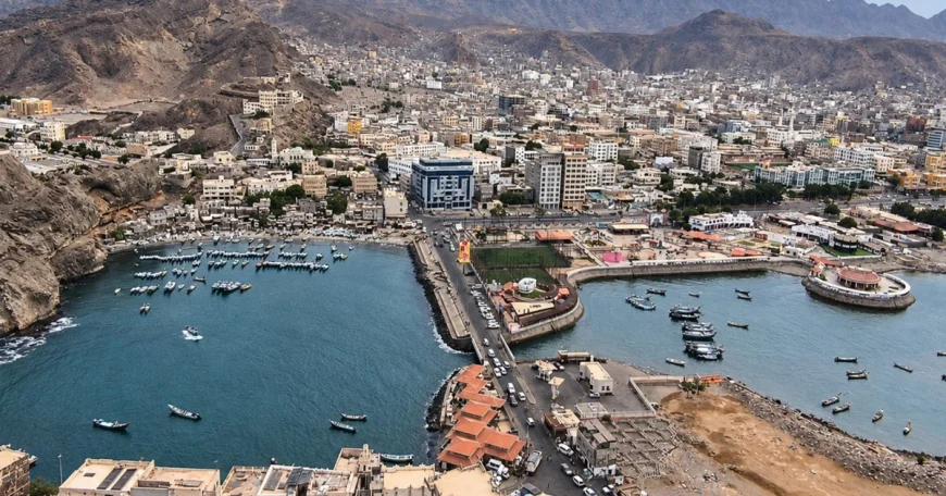 حصار باب المندب يخنق الاقتصاد اليمني ويشعل أسعار الطاقة عالمياً